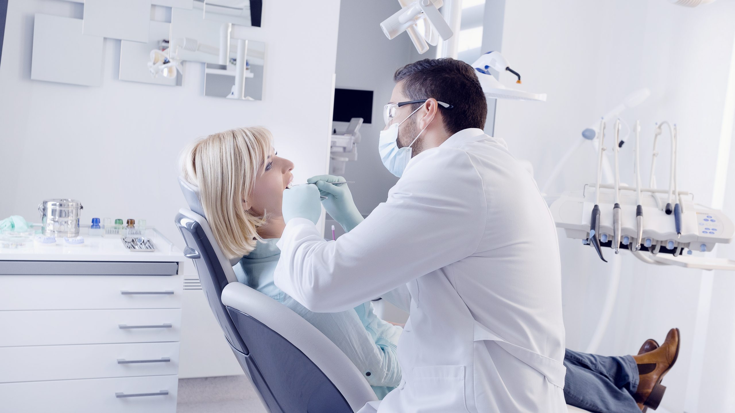 Dentist in Corona Del Mar, CA